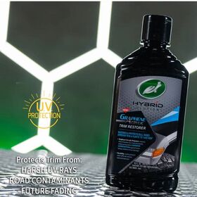 Turtle Wax Hybrid Solutions Graphene Acrylic Trim restorer 296ml za obnavljanje izbledele spoljne crne plastike